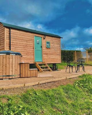 Romantic Escape with Hot Tub & Countryside Views