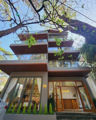 LHASA HOTEL - Central hotel in Dalat