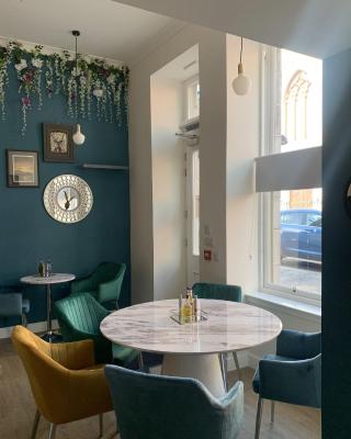 STAG & THISTLE HOTEL AND RESTAURANT