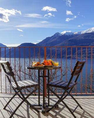 Bellevue Apartment: sunset on Lake Como