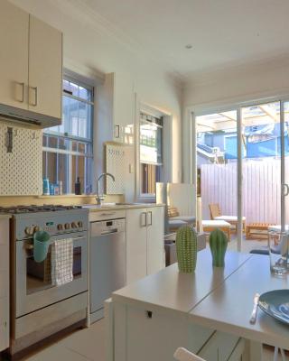 2 Bedroom House Situated at the Centre of Surry Hills 2 E-Bikes Included