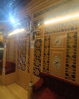 Shamus Maqbool Group Of Houseboat