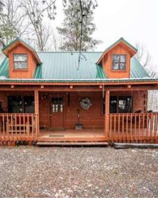 A Charming Cabin, Pool, Firepit, Hot Tub-jacuzzi