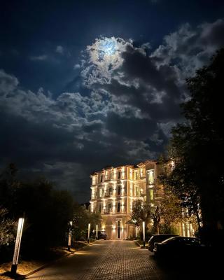 Atrium Hotel