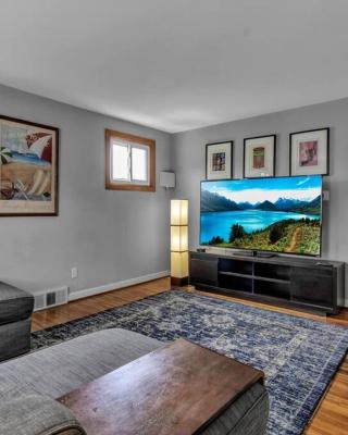 Gorgeous 2 Queen Bedroom Apartment in North Buffalo with 70 inch TV