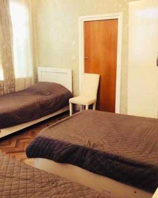 Family House Shorety