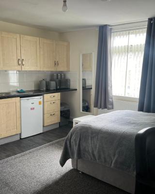 Studio Flat 7 With Private Shower & WC