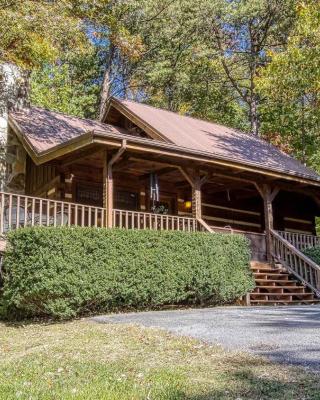 Fantastic Pet Friendly Cabin, Hot Tub, Fire Pit