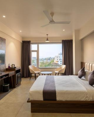 The Living Hub Hotel, Kolhapur- Walkable From Central Bus Station