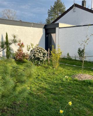 Les pins de Talant , au calme en rez de jardin