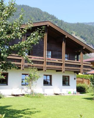 Quaint Mansion near ski bus in Goldegg