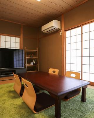 1日1組限定の貸切の民泊です全館禁煙です屋外喫煙所無し間取りは2LDkです毎年12月1月2月の駐車場は使用不可能です