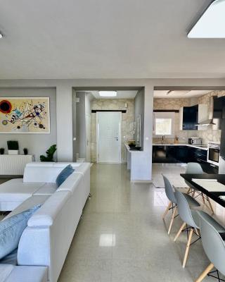 Four Seasons - The Eco Friendly Villa