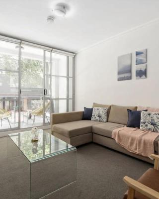 A Modern & Cozy Studio Next to Darling Harbour