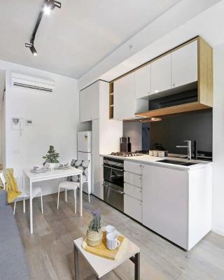 A Comfy & Modern 2BR Apt Near Melbourne Central