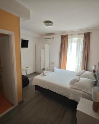 Nirvana Rooms & Apartments