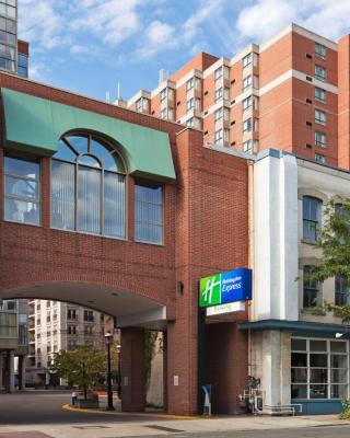 Holiday Inn Express Toronto Downtown, an IHG Hotel