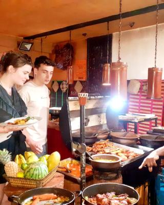 Cool Land Hot Hut Rooms & Restaurant