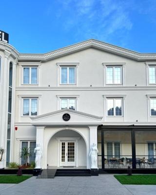 Reign Hotel