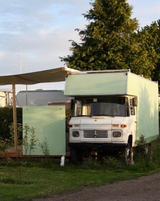 Marilyn - Glamping im Mercedes DüDo auf Camping Seeblick