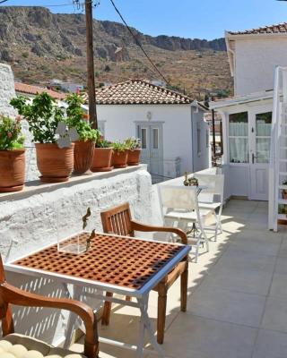 A Sea-licious Vacation - Chic & Style in Hydra