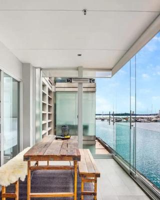 Stunning 2BR Viaduct Views w Parking Zodiak Stays