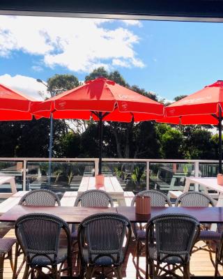 Bridport Bay Inn