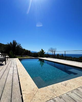 Villas de standing avec magnifique vue mer et piscines privées, Sagone