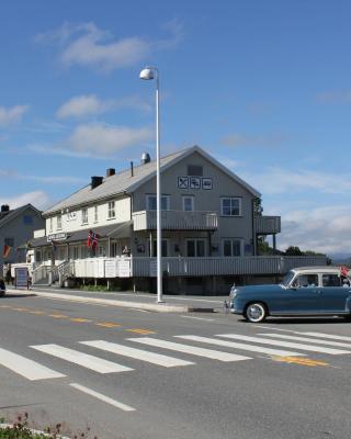 Ulvsvåg Gjestgiveri og Fjordcamping AS