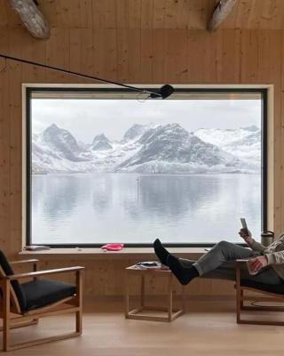 Minkfarmen, Spacious seaside cabin with scenic view