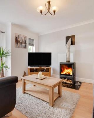 3 Bed Holiday Home in Llandeilo with log burner