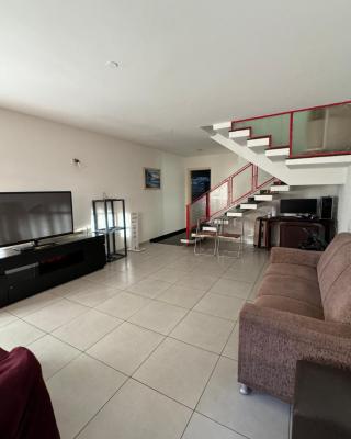 Quarto privativo em residência ótima localização