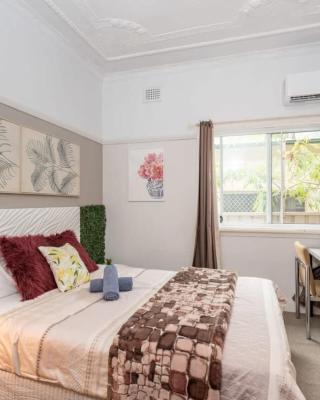 Boutique Private Suite 7 Min Walk to Sydney Domestic Airport 3- ROOM ONLY