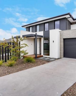 Relaxing Bentleigh Executive Family Getaway