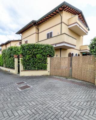Villa vicino al mare con giardino e parcheggio