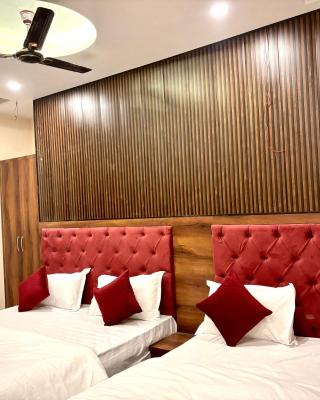 HOTEL VIA GANGA INN ! VARANASI ! FULLY AIR-CONDITIONED HOTEL AT PRIME LOCATION WITH ROOFTOP GANGES VIEW! 2 Min walking distance from ASSI GHAT ,NEAR KASHI VISHWANATH TEMPLE