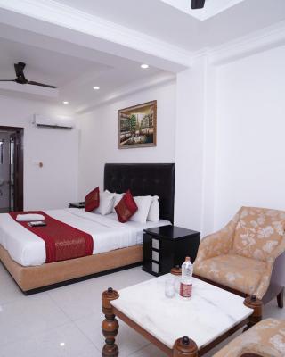 Hotel Moon Taj Near Yashobhoomi Convention Centre