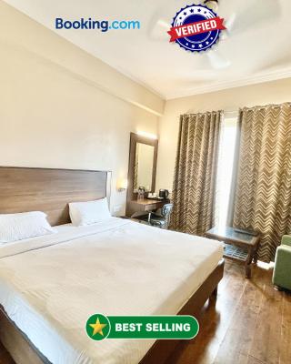 HOTEL JANHVEE INN ! VARANASI - Forɘigner's Choice ! fully Air-Conditioned hotel with Parking availability, near Kashi Vishwanath Temple, and Ganga ghat