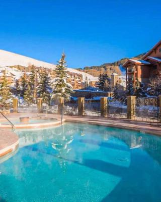 1bd 272 Perfect Location with Pool