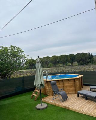 Appartement avec piscine au milieu des vignes