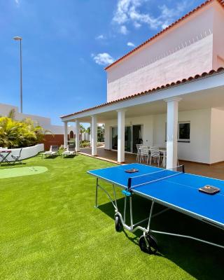 Beautiful Villa Amorio - Private Heated Pool with Sea Views & WIFI