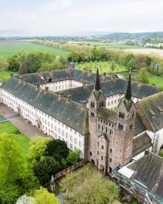 Schloss Corvey Luxus wohnen für 1-6 Gäste im UNESCO Weltkulturerbe Höxter Weserbergland free W-Lan Parken Netflix für Familien Paare und Geschäftsreisende inkl Handtücher Seife Nintendo Switch uvm