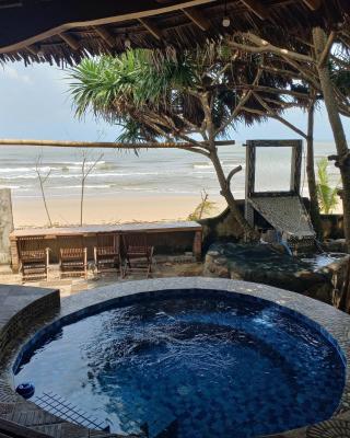 Omah Laut Bondo Jepara - by the beach, direct view of the sea, great base for water sports