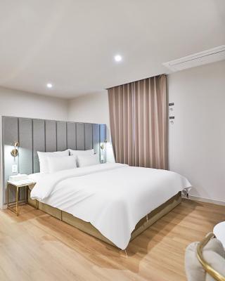 Den Basta Hotel Hadan