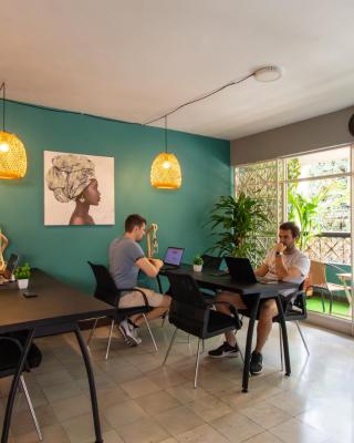 CoNomad House - Coliving & Coworking