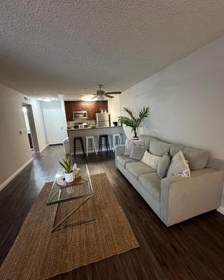 Incredible Two Bedroom Hollywood Apartments FREE Parking