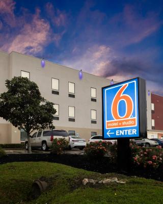 Studio 6 Suites Texas City, TX I 45 South