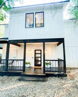 the RISER - BRAND NEW Modern Cabin in Broken Bow