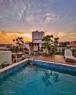 Hotel Sahibs Lighthouse - Rooftop Swimming Pool