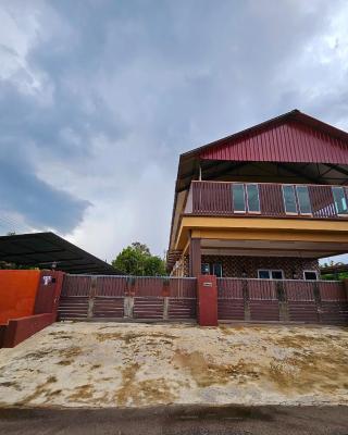 The Blue Guest House, Parking, Aulong